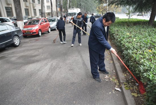 濮阳市自来水公司开展“城市清洁日”活动2